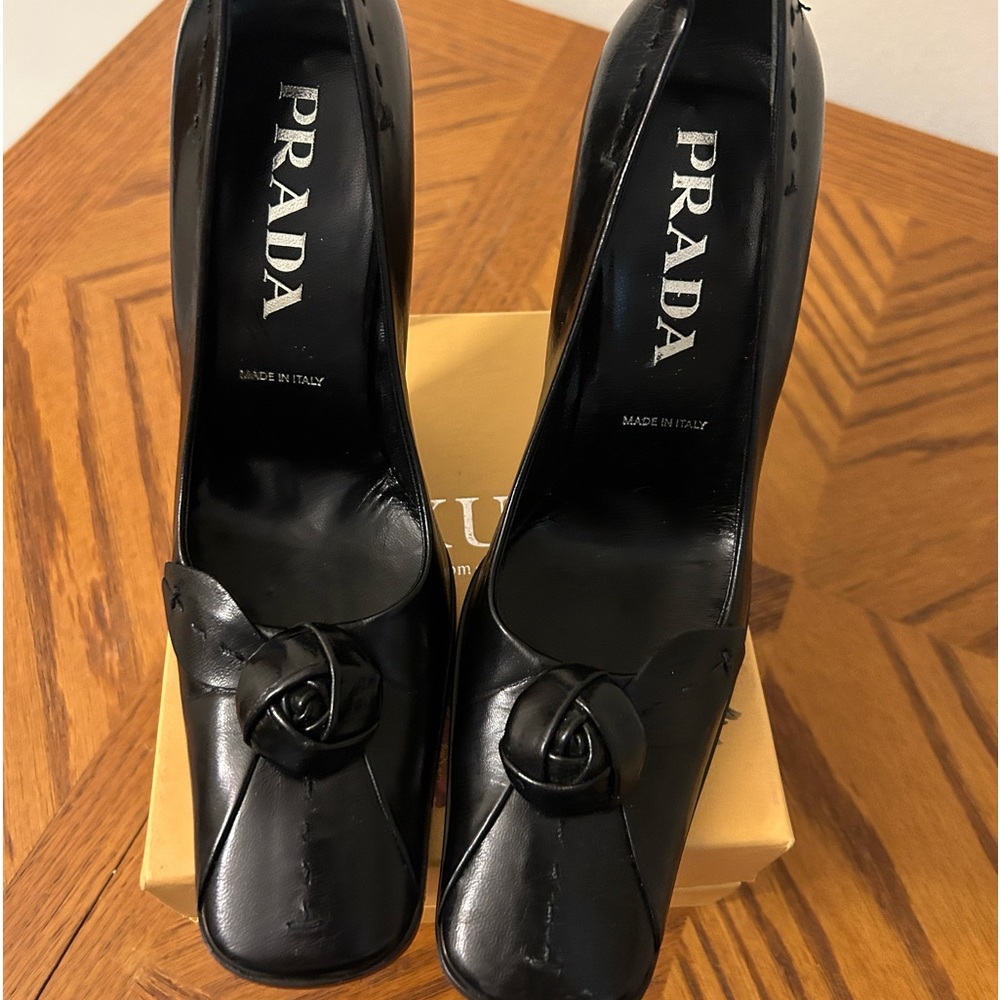 PRADA BLACK PUMPS AUTHENTIC STUNNING VINTAGE RARE ROSETTE DETAILS